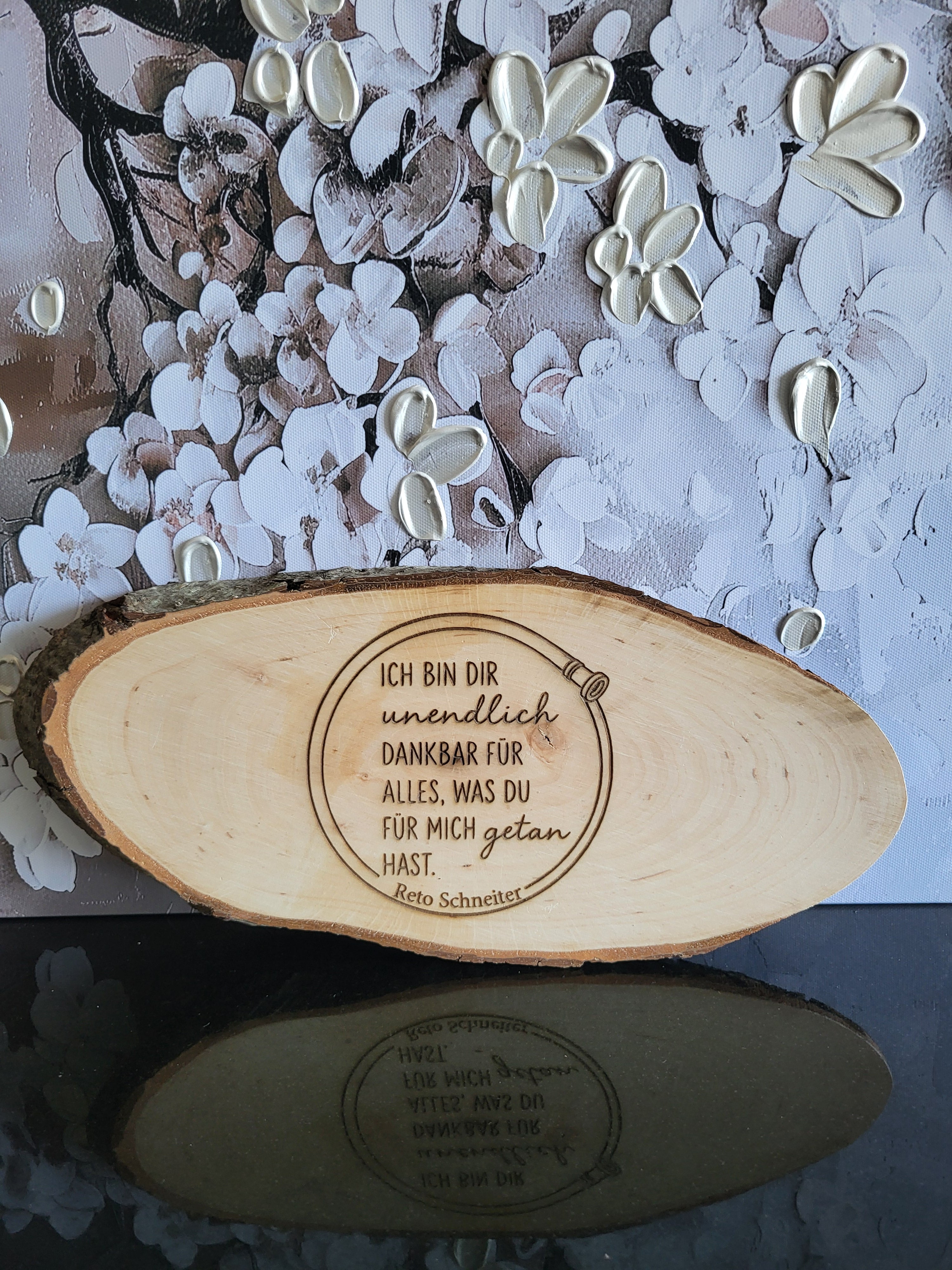 Gravierte Holzscheibe mit persönlichem Dankes-Zitat – rustikale Baumscheibe mit Rinde und individueller Gravur „Ich bin dir unendlich dankbar …“ – handgefertigtes Naturprodukt als persönliches Geschenk – ideal als Dekoration oder Erinnerung